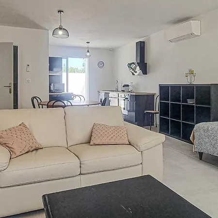 2 Bedroom Amazing In Saint-denis-doleron Casa vacanze *