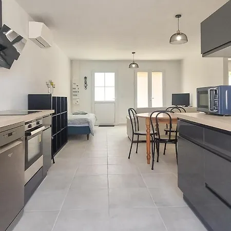Casa vacanze 2 Bedroom Amazing In Saint-denis-doleron *