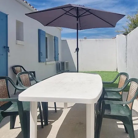 Casa vacanze 2 Bedroom Amazing In Saint-denis-doleron *